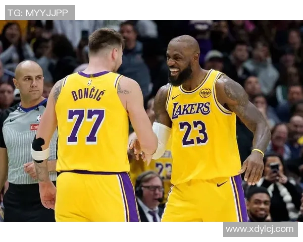 2012年湖人与雷霆的巅峰对决赛季回顾与精彩瞬间分析 2012年湖人与雷霆的巅峰对决赛季回顾与精彩瞬间分析