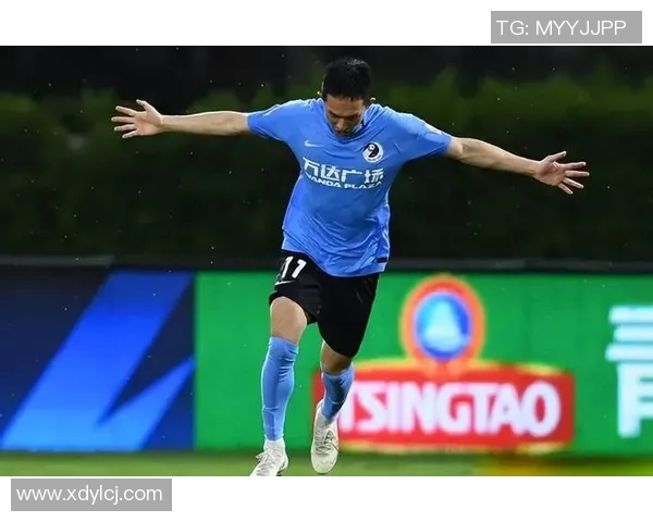 中超激战鲁能迎战重庆当代争夺胜利荣耀全力以赴展现球队风采 中超激战鲁能迎战重庆当代争夺胜利荣耀全力以赴展现球队风采